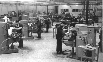  Atelier Corbeil 1964-65 - M Kinzlé à gauche